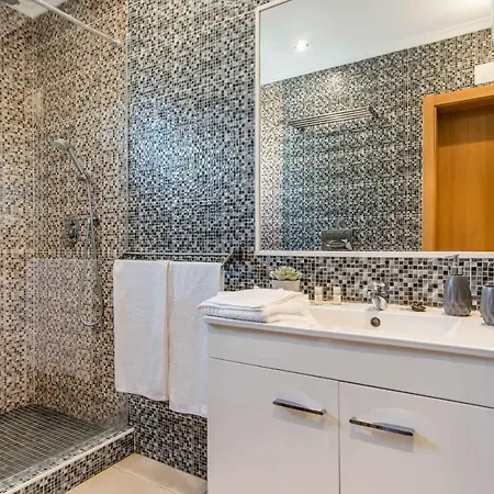 Chaleureux Et Lumineux Proche Αλμπουφέιρα